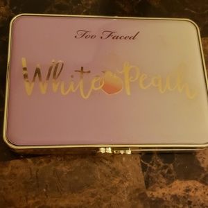 Too faced white peach palette